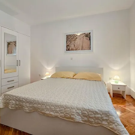Apartman Mediterranes Und Hundefreundliches Nur 650 Meter Zum Strand