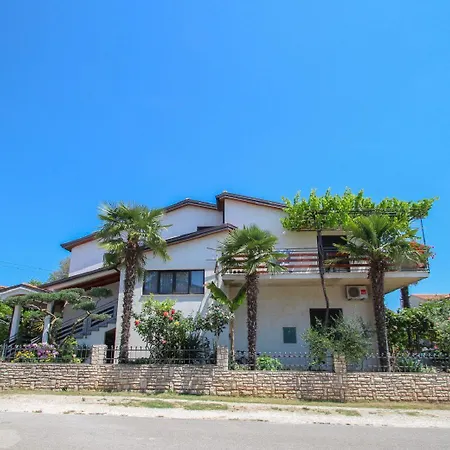 Mediterranes Und Hundefreundliches Nur 650 Meter Zum Strand Apartman Karpinjan