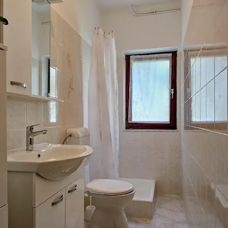 Apartman Mediterranes Und Hundefreundliches Nur 650 Meter Zum Strand Karpinjan